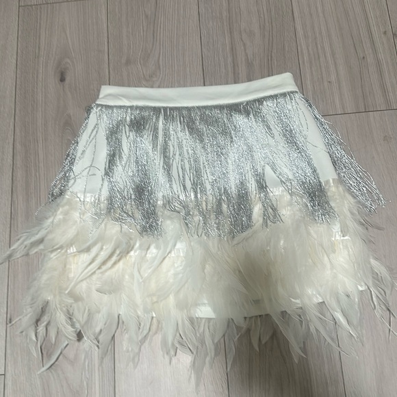 La’Ros white skirt with feathers size M. - Picture 1 of 1